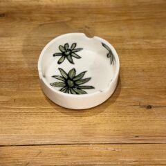 Çiçek Motifli Beyaz Küllük