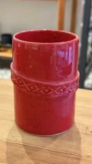 Şerit Detaylı Kırmızı Vazo