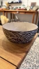 Kahverengi Kazıma Desen Detaylı Kase