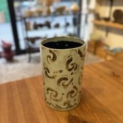 Yeşil Üzerine Desenli Seramik Vazo