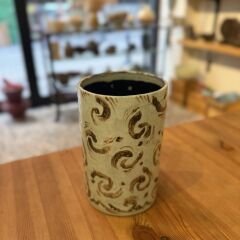 Yeşil Üzerine Desenli Seramik Vazo