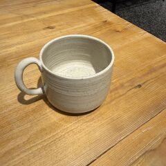 Asimetrik Kulp Detaylı Kupa