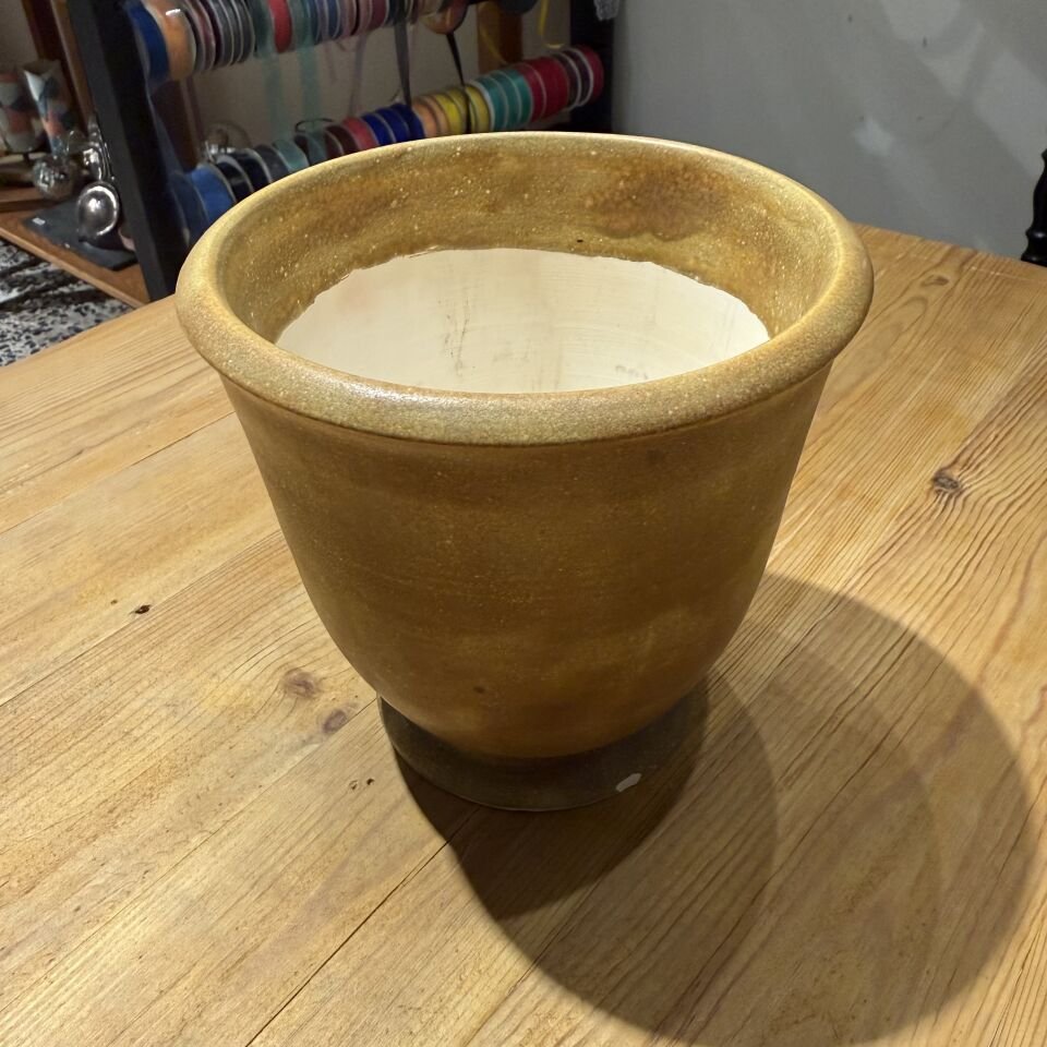 Toprak Tonlarında Seramik Saksı