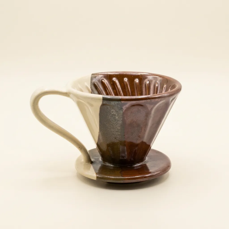 Toprak ve Krem Dokulu Seramik V60